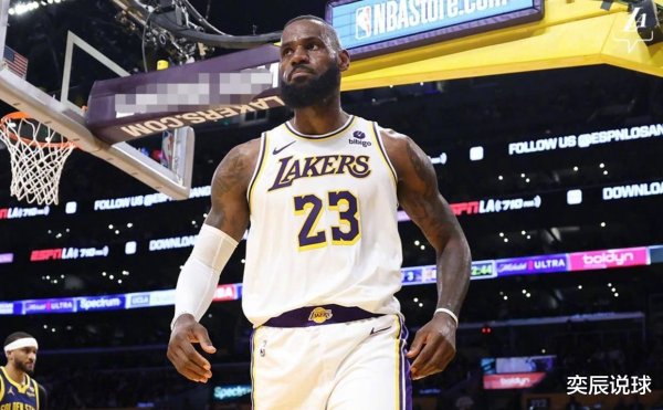 James trở thành xiềng xích của Lakers! Những tin đồn giao dịch bị từ chối bởi các phóng viên nổi tiế
